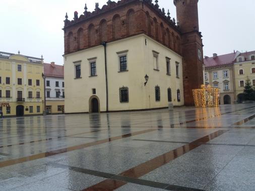 Tarnowski Rynek już po remoncie, ale nie wszyscy mieszkańcy są zadowoleni