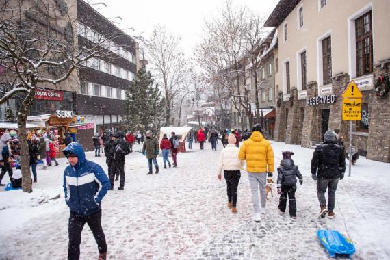 Krupówki w pierwszy dzień świąt