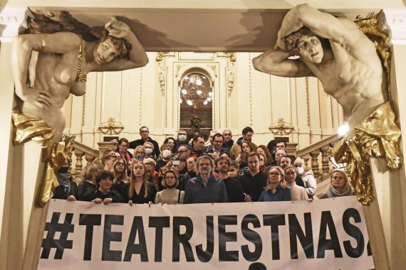 Zespół Teatru Słowackiego stanął murem za dyrektorem. ZDJĘCIA