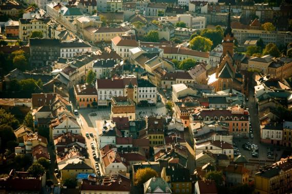 Zaparkowanie w centrum Tarnowa po godz. 16 graniczy z cudem. Zmian w funkcjonowaniu strefy nie będzie