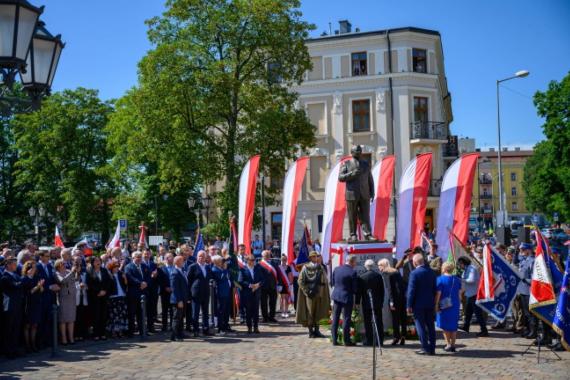 Pomnik Lecha Kaczyńskiego stanął w Tarnowie