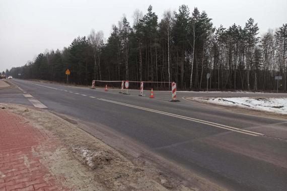 Bolesław: zapadlisko w rejonie nowo wybudowanej obwodnicy. Obwodnica czasowo wyłączona z ruchu