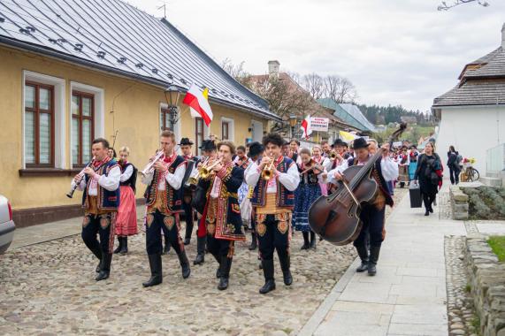 Stary Sącz. Marsz Lachów i Górali dla Jana Pawła II