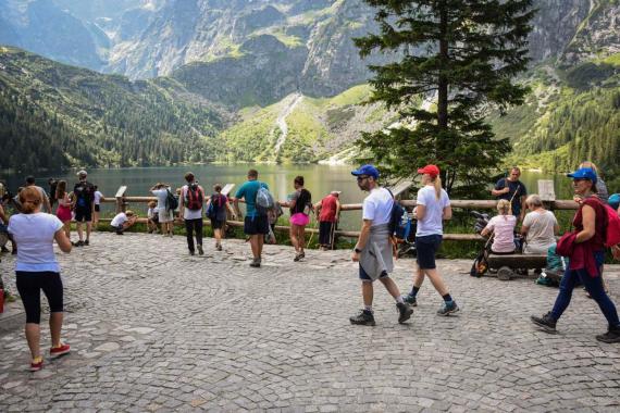 Tatry: popularne miejsca pełne turystów, wiele dolin i szlaków świeci pustkami