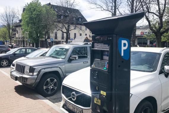 Wyższe stawki za parkowanie dla przyjezdnych w  Zakopanem. Mieszkańcy płacą tyle samo