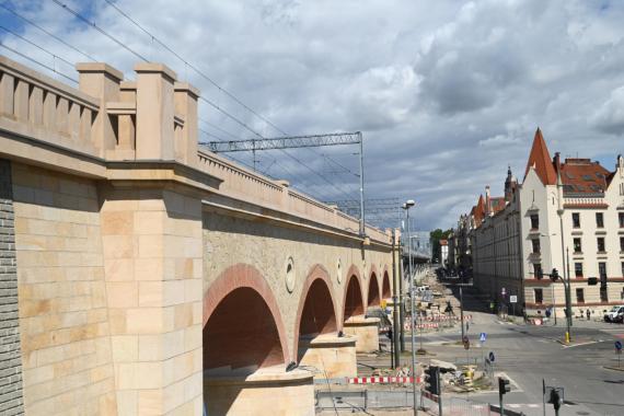 Prace przy wiadukcie przy ulicy Grzegórzeckiej na ostatniej prostej