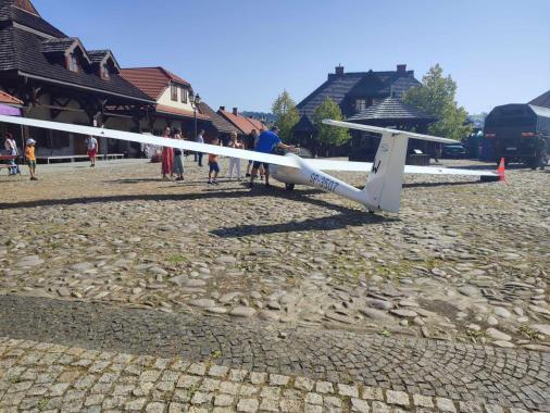 Rynek Miasteczka Galicyjskiego w Nowym Sączu w niedzielę zamienił się w płytę lotniskową