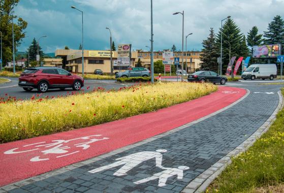 Wyasfaltowano kolejne 1200 metrów ścieżki rowerowej VeloSkawa w Wadowicach