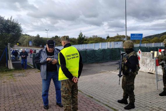 Po protestach mieszkańców przywrócony ruch samochodowy na granicy w Leluchowie 