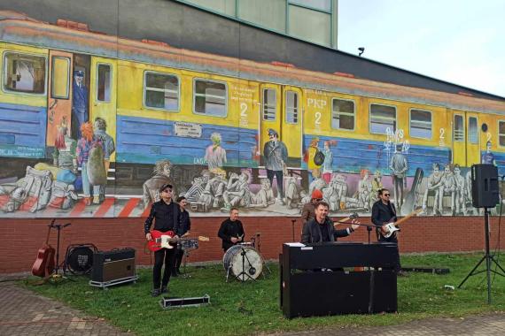 Sztywny Pal Azji ma swój mural na ścianie jednego z budynków w Chrzanowie