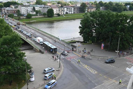 Kolejne zmiany w rejonie mostu Dębnickiego w Krakowie. Tym razem dla pieszych