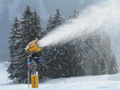 Zakopane: Ruszyły pierwsze armatki śnieżne