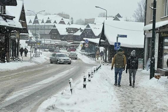 Zimowa aura w Tatrach i na Podhalu:  warunki na drogach są trudne 