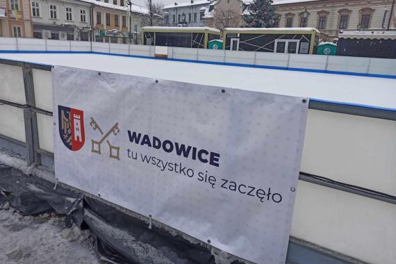 Po raz pierwszy na płycie wadowickiego rynku powstało lodowisko