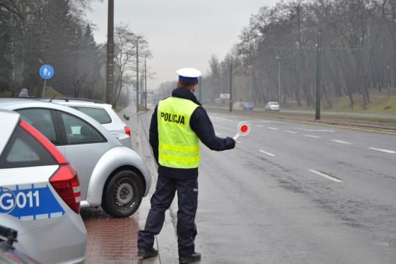 Kilkuset policjantów przez całe święta będzie patrolować małopolskie drogi