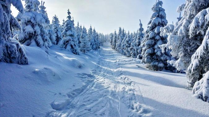 Trudne warunki na szlakach w Beskidach; w górach dodatnie temperatury