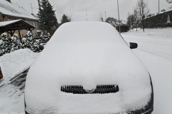 Wraca mróz i śnieg. Będzie ślisko