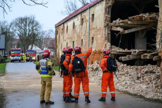 Zawaliła się ściana zabytkowego spichlerza w Radłowie