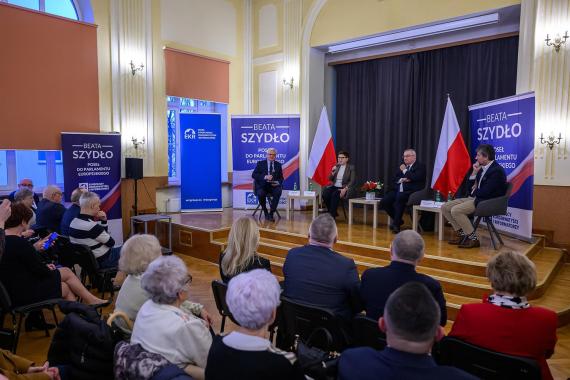 Tarnów: Beata Szydło zorganizowała konferencję o transformarcji klimatyczno-energetycznej