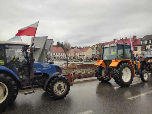 W Limanowej trwa protest lokalnych rolników i sadowników