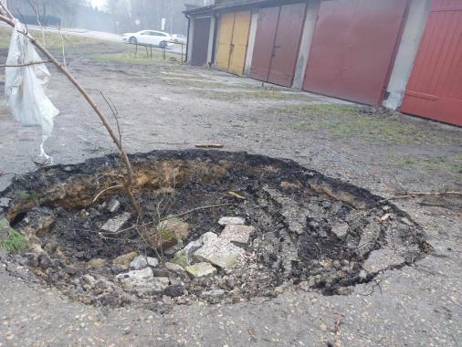 Nowe zapadlisko w Chrzanowie zaskoczeniem dla wielu mieszkańców miasta