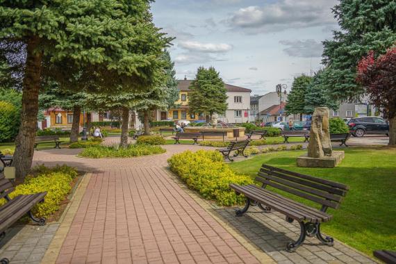 Rynek w Bobowej czeka metamorfoza - przybędzie kwiatów, krzewów i drzew