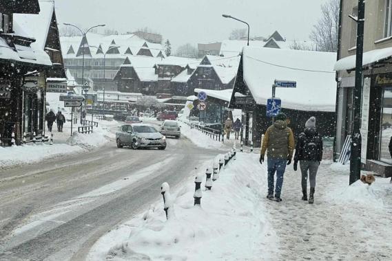 W Tatry wróciła zima; Zakopane znowu białe