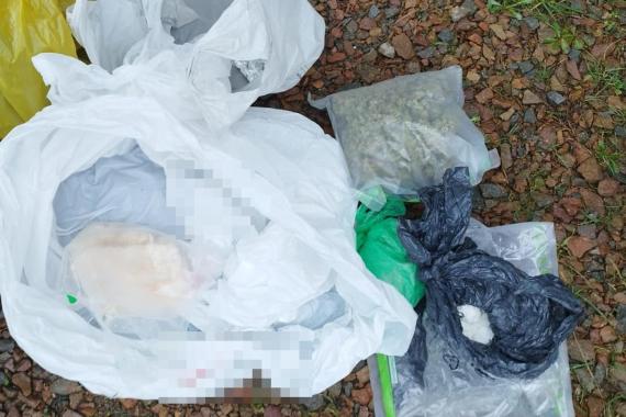 Policjanci zabezpieczyli niemal 6 kilogramów narkotyków i zatrzymali dwie osoby 