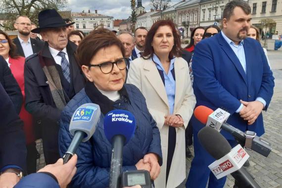 Beata Szydło poparła Iwonę Mularczyk w wyborach na prezydenta Nowego Sącza