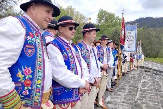 Łodzie poświęcone, można płynąć. Pienińscy flisacy oficjalnie zainaugurowali sezon. ZDJĘCIA