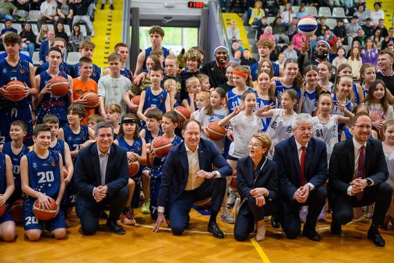 Koszykarze słynnego Harlem Globetrotters trenowali z młodymi tarnowianami. ZDJĘCIA