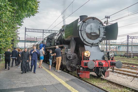 Wiele osób czekało na tę informację! Po Małopolsce znów będzie kursował pociąg retro