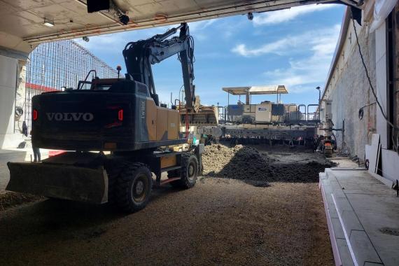 Drogowcy betonują tunel w Zielonkach w ciągu budowanej Północnej Obwodnicy Krakowa. ZDJĘCIA