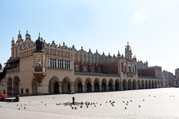 Krakowski Rynek Główny zamknięty dla dorożek