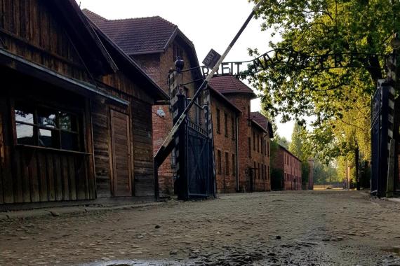 Muzeum Auschwitz walczy z hejtem w sieci. Pomocna będzie sztuczna inteligencja 