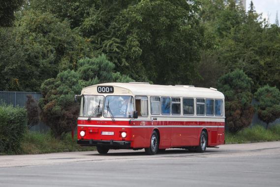 Kiedyś woziła pasażerów po Krakowie. Dziś odrestaurowana Scania będzie kursowała w ramach linii muzealnej