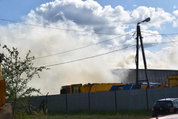 Pożar na składowisku w Tarnowie, paliły się meble