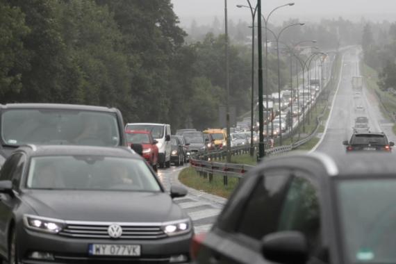 Stłuczki, zatory i spowolnienia - bardzo trudne warunki na małopolskich drogach