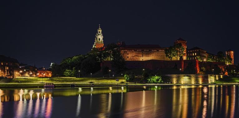 Burmistrz nocny Krakowa chce przeniesienia życia towarzyskiego z centrum nad Wisłę