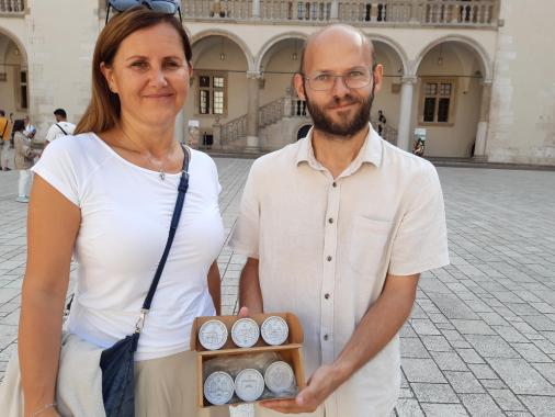 Co wspólnego z Wawelem ma Giewont? Sekrety medalionów specjalnego znaczenia