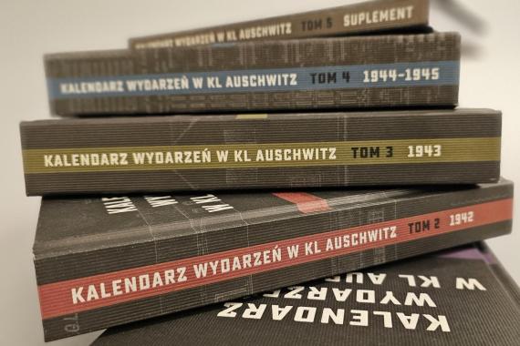 Historia KL Auschwitz dzień po dniu w wyjątkowej publikacji