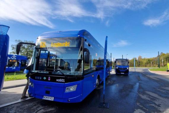 Kryzys kadrowy w krakowskiej komunikacji miejskiej się skończył, problemy z kursowaniem autobusów trwają