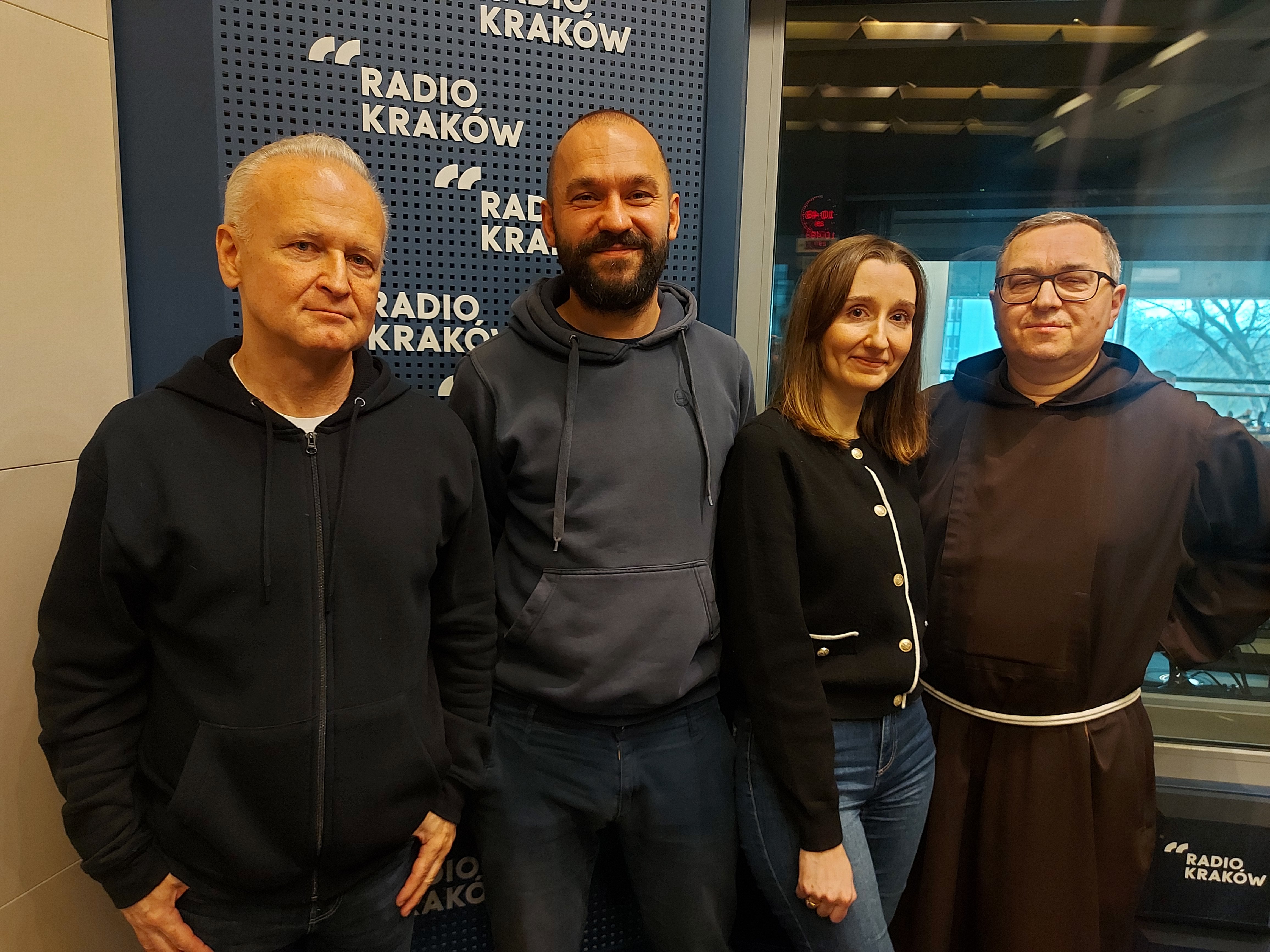 Marek Anioł, Piotr Żyłka, Aleksandra Wandel-Buła i brat Jacek Waligóra w studiu Radia Kraków, fot. Sylwia Paszkowska