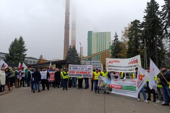 Pracownicy Elektrowni Siersza w Trzebini jadą protestować do Warszawy