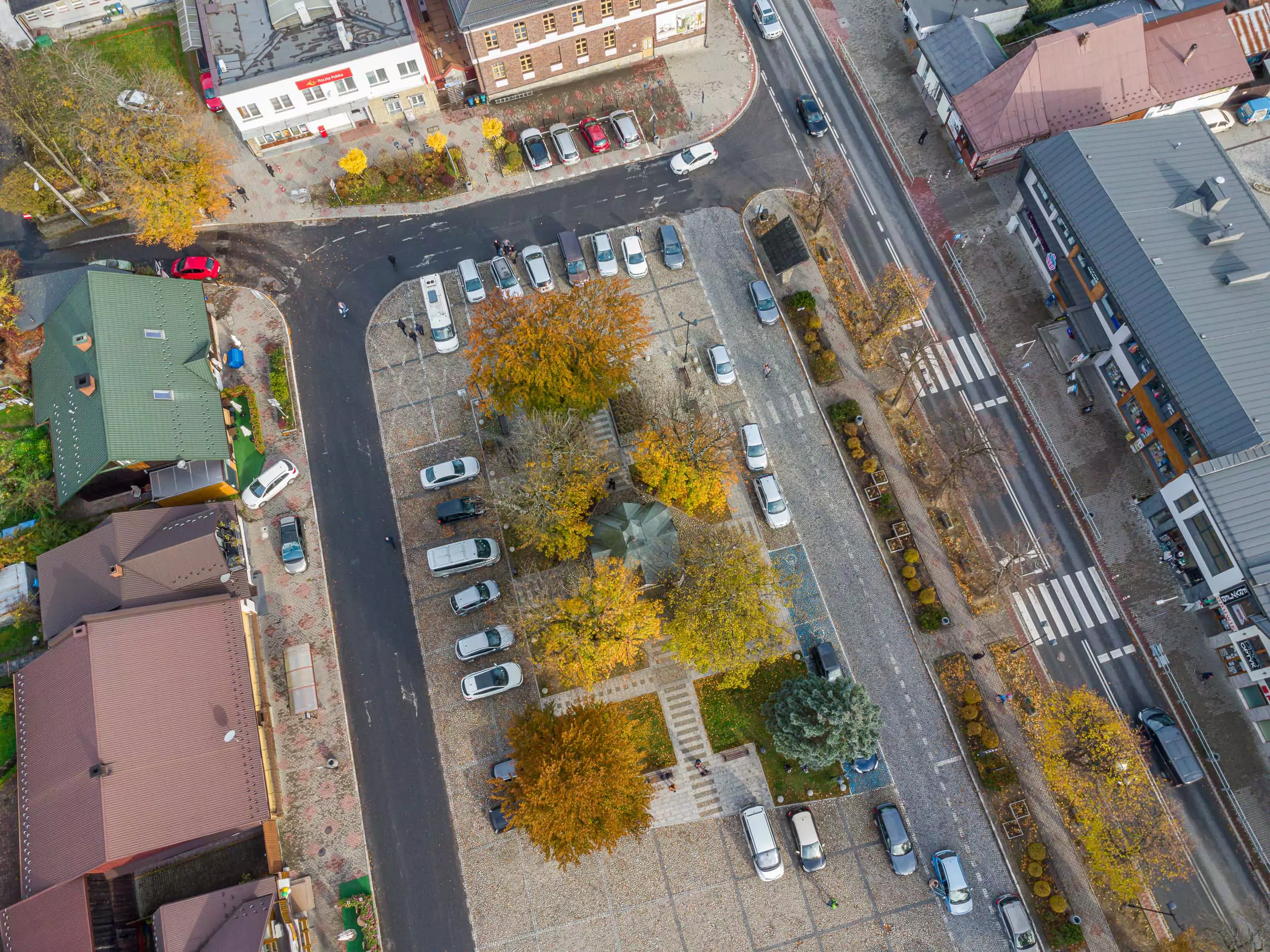 Nowy rynek w Piwnicznej - estetyczny i funkcjonalny. Ale z opóźnieniem