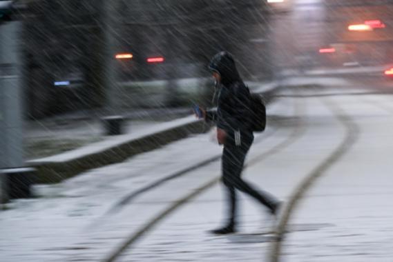 IMGW ostrzega przed zamieciami śnieżnymi i silnym wiatrem