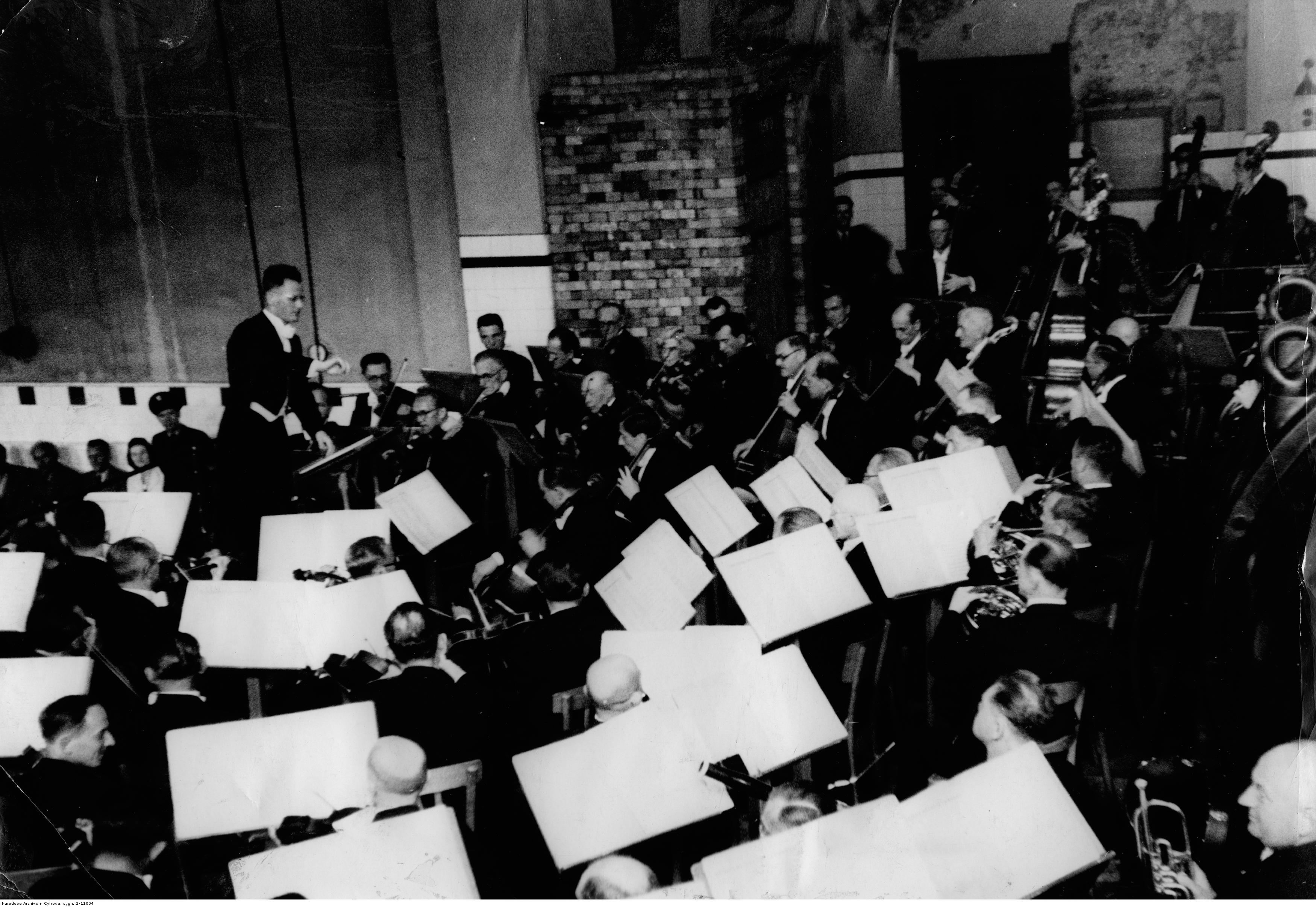 Koncert orkiestry Filharmonii Generalnego Gubernatorstwa w 1943 roku. Źródło: zbiory NAC 